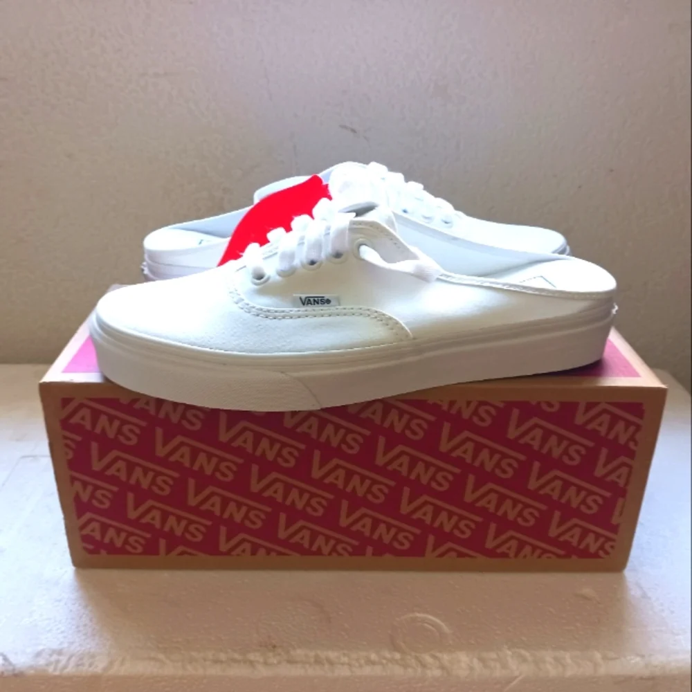 Vans - Picture 1 of 4